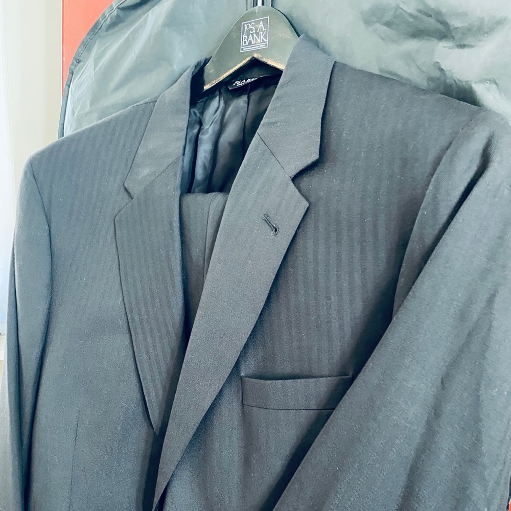 Jos A Bank Signature Men’s Suit